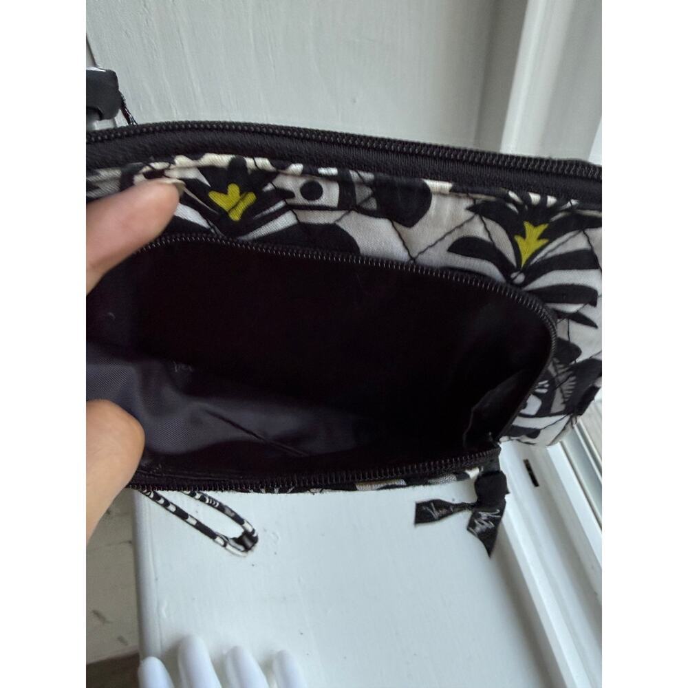 Vera Bradley Zip Around Wallet Wristlet Black White Floral Quilted Organizer - Picture 6 of 6